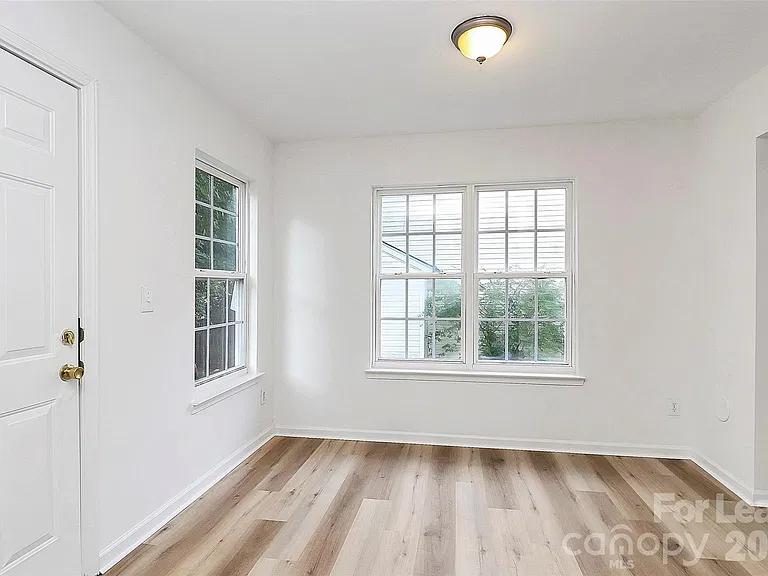 1215 McAllister Dr — Photo 10