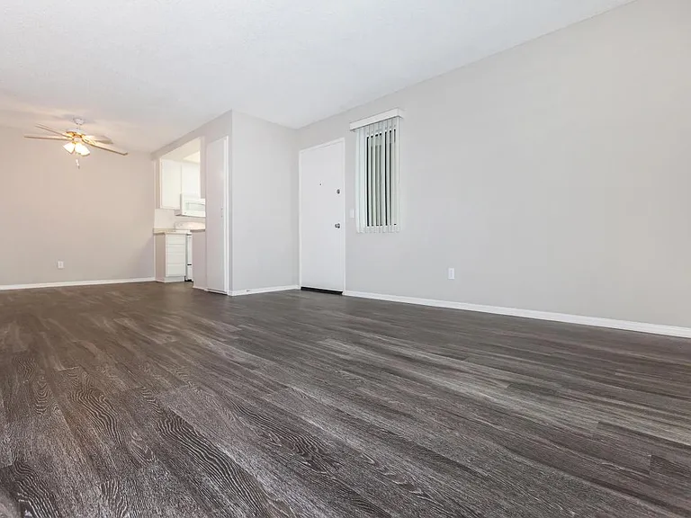 Emerald Court Apartment Homes — Photo 28