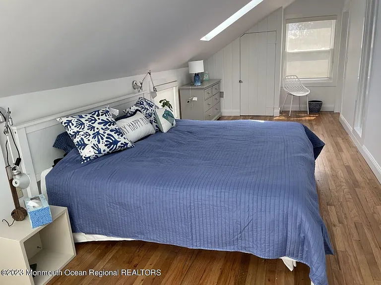 17 1st Ave — Photo 32