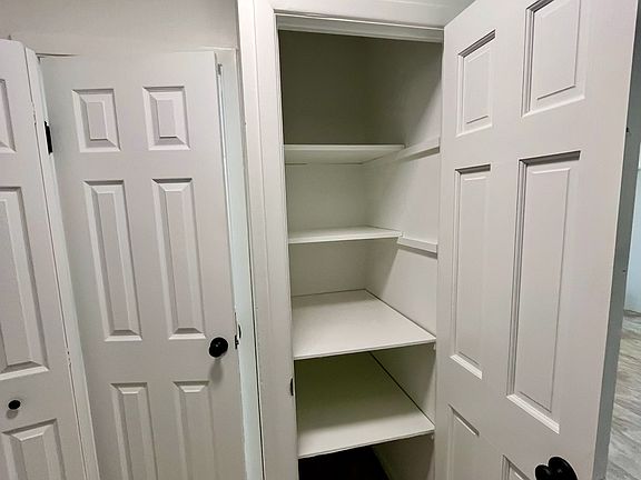 4th image of 185 Meadows Dr APT B