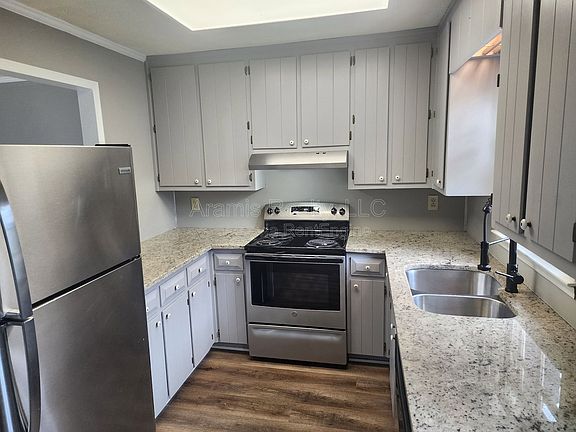 3rd image of 5288 Weyden Ct #C-1