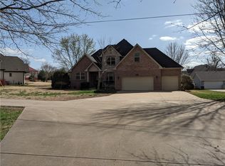 10662 S Sycamore Rd, Lowell, AR 72745