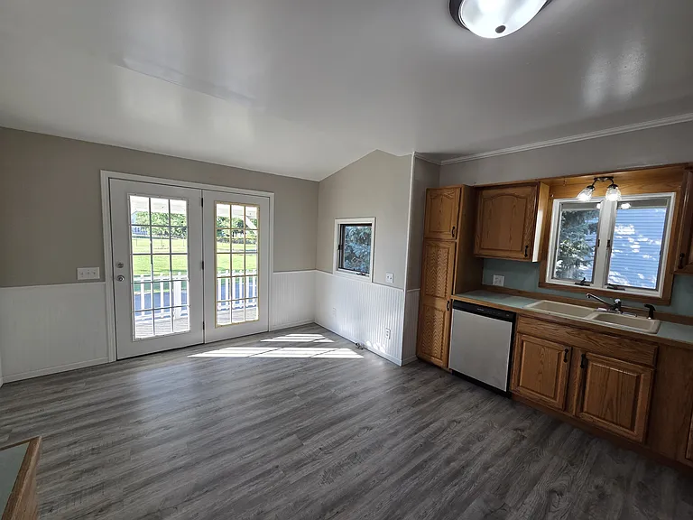 709 Dewitt Ave — Photo 13