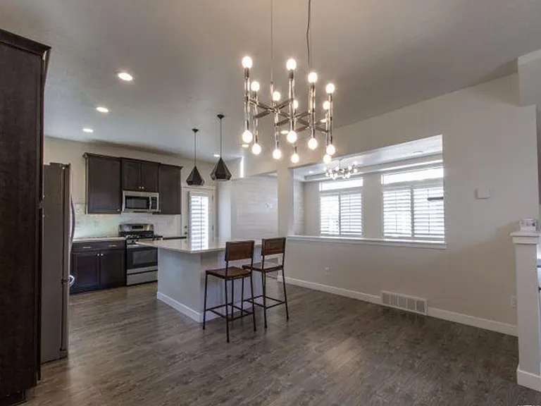 364 S 780 E — Photo 2