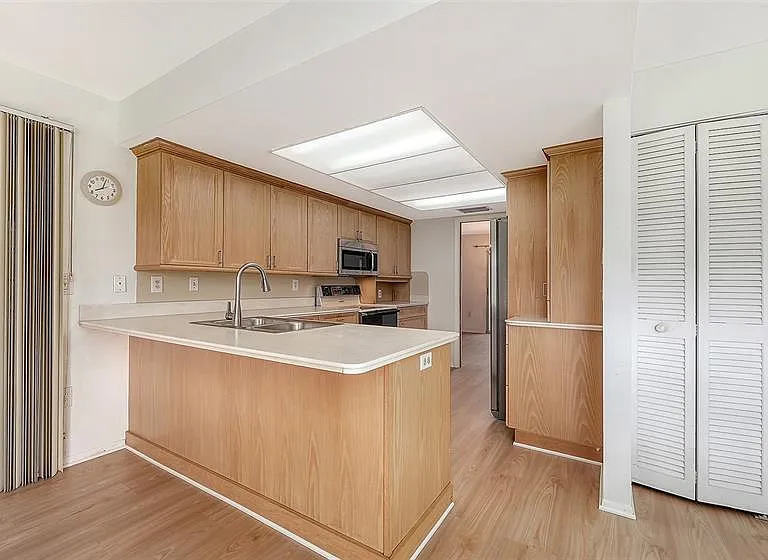 515 Rousseau Dr — Photo 16