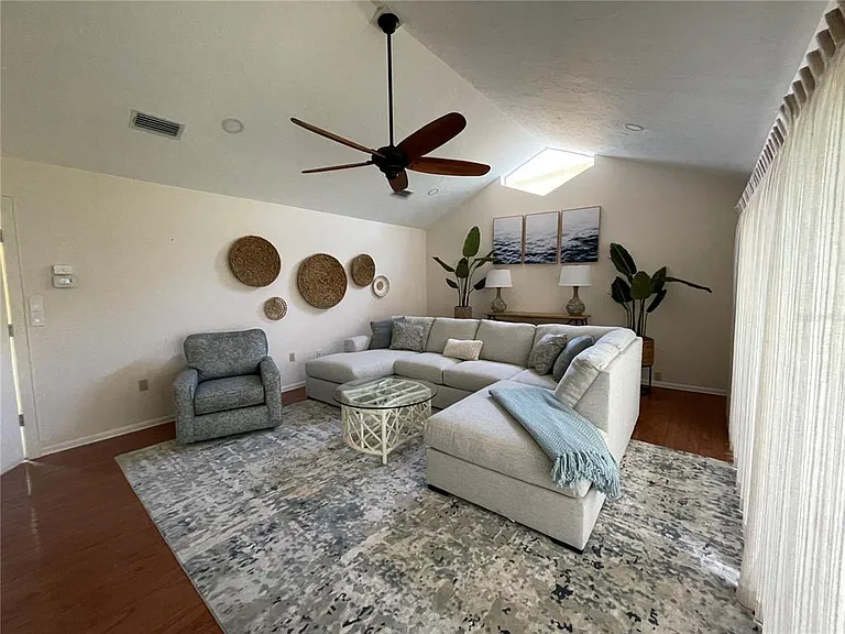421 Waterside Ln — Photo 9