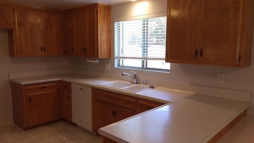 5th image of 444 Hillway Dr