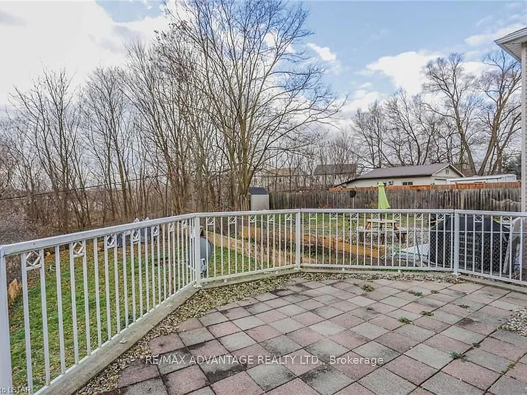 17 Sterling St #UPPER — Photo 29