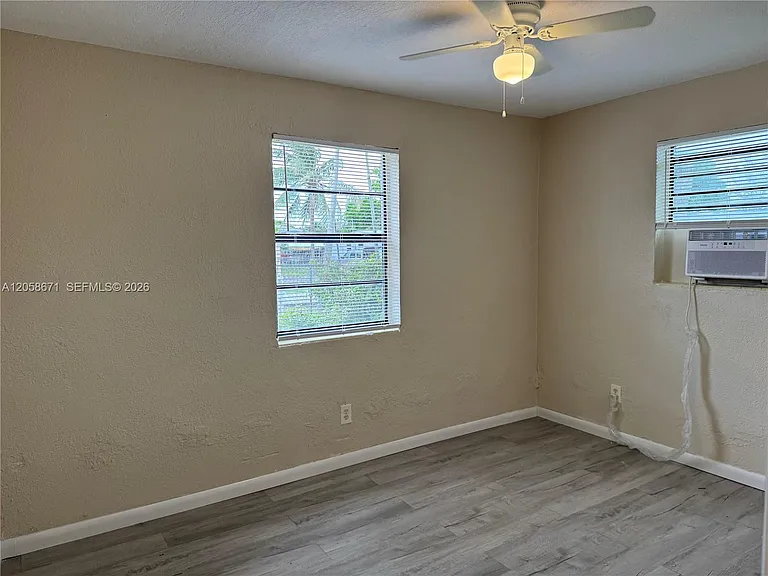 2352 NW 13th Ct — Photo 9