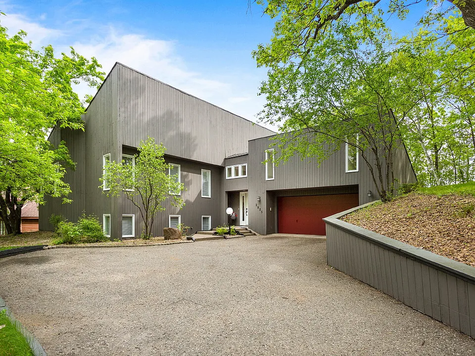 2925 Minnehaha Curv