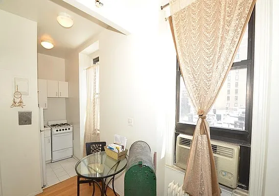 Rented by Buchbinder & Warren | media 40