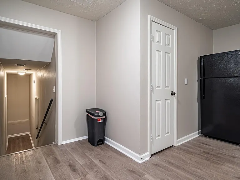 Pineglen Dr — Photo 10