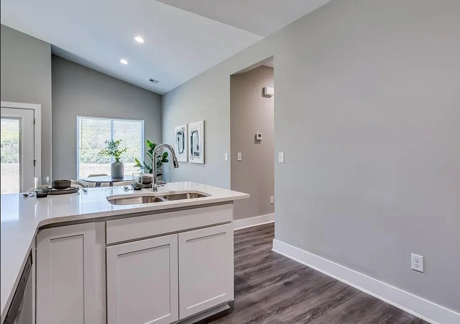 Modern 4-Bedroom Home in Falcon Falls — Photo 4