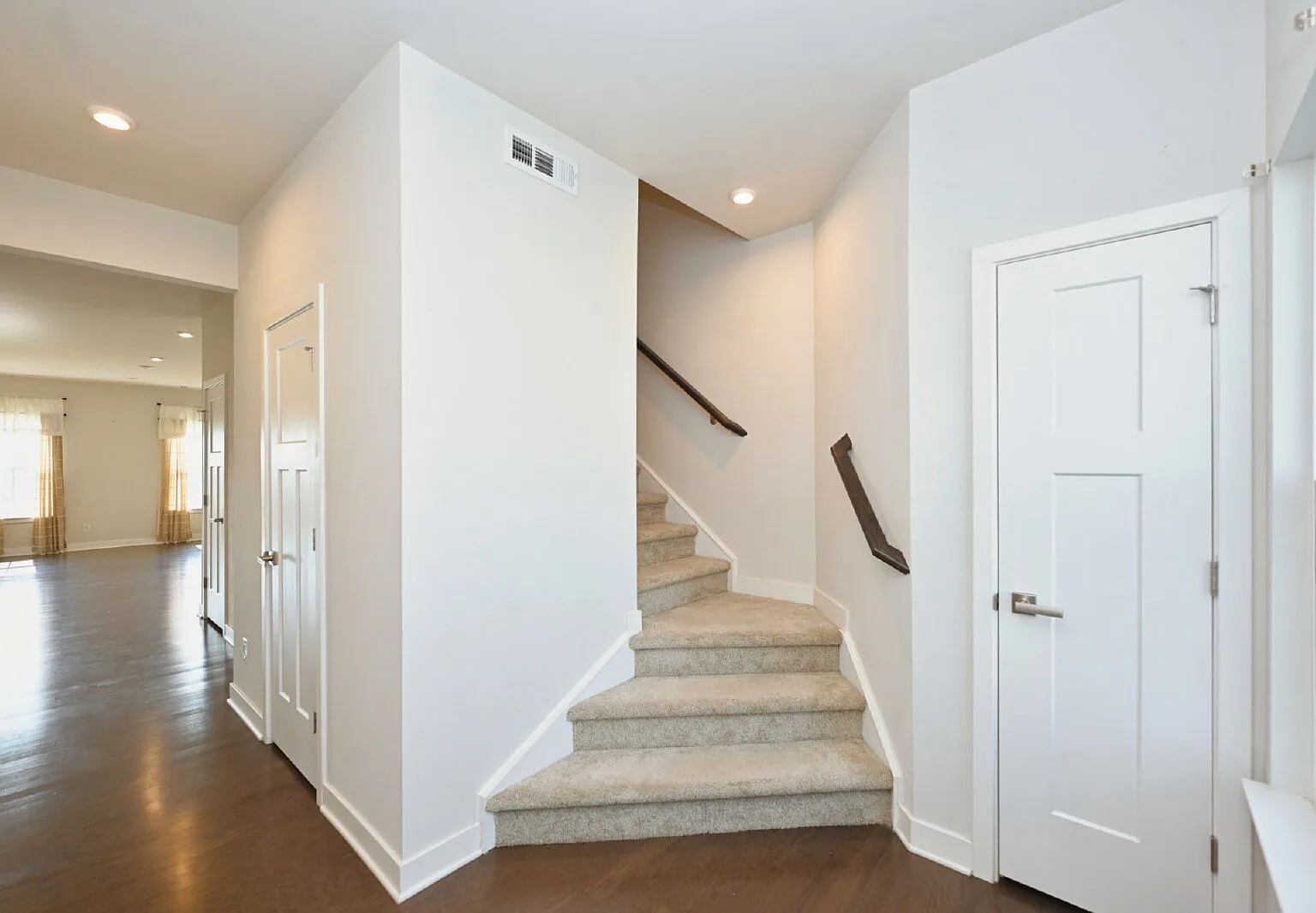 3 bed, 2.5 bath, 1804 sqft, $2,150 — Photo 3