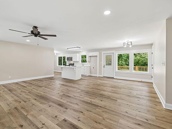 3rd image of 257 Old Babb Rd