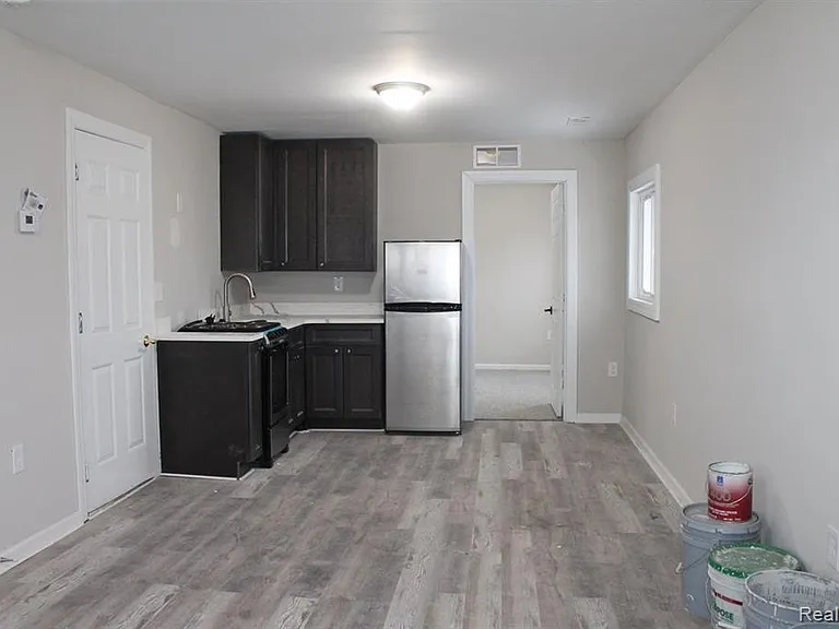 26 Wabash St #6 — Photo 7