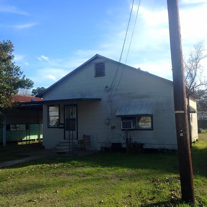 1st image of 216 E Beech St
