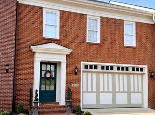 8203 Maris Ct, Louisville, KY 40241