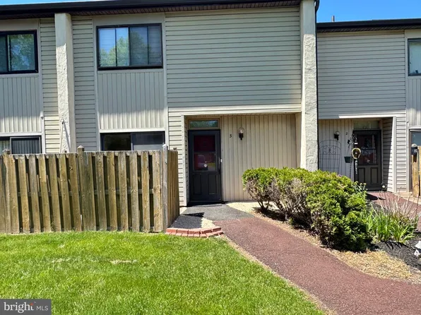 3 Centennial Rd, Telford, PA 18969