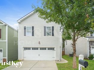 28 E Newnan Rd #B, Newnan, GA 30263