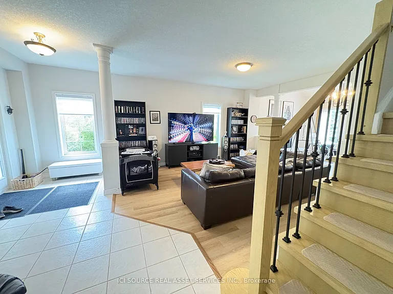 2 Woodcrest Ct — Photo 5