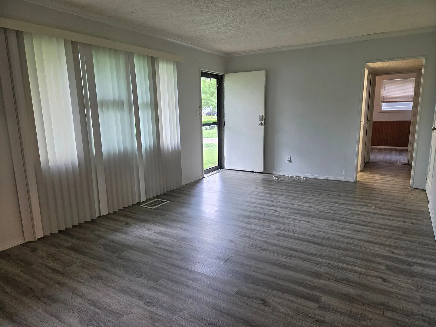 3 Bedroom Ranch in Eastmoor — Photo 2
