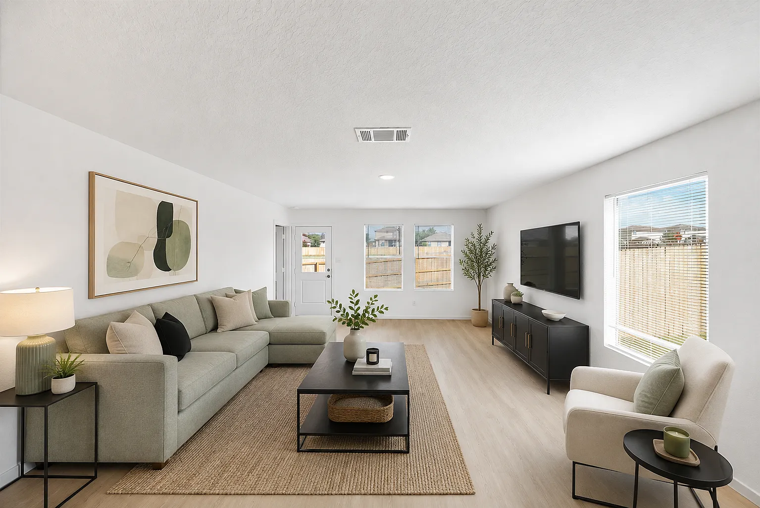 4 bed, 1600 sqft, $1,599 — Photo 1
