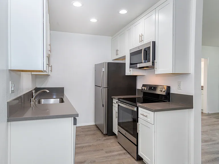 Riviera Apartment Homes — Photo 11