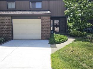 901 Quarry Dr, Akron, OH