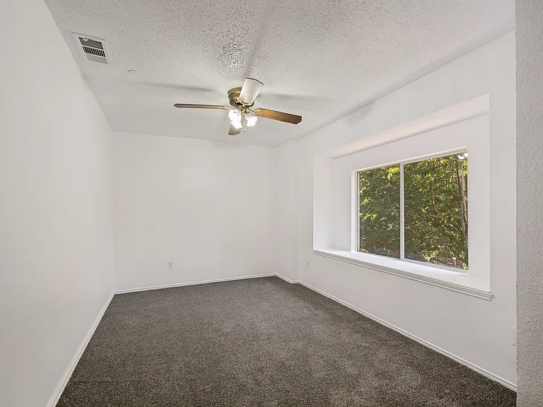 5518 Heathercrest Dr — Photo 16