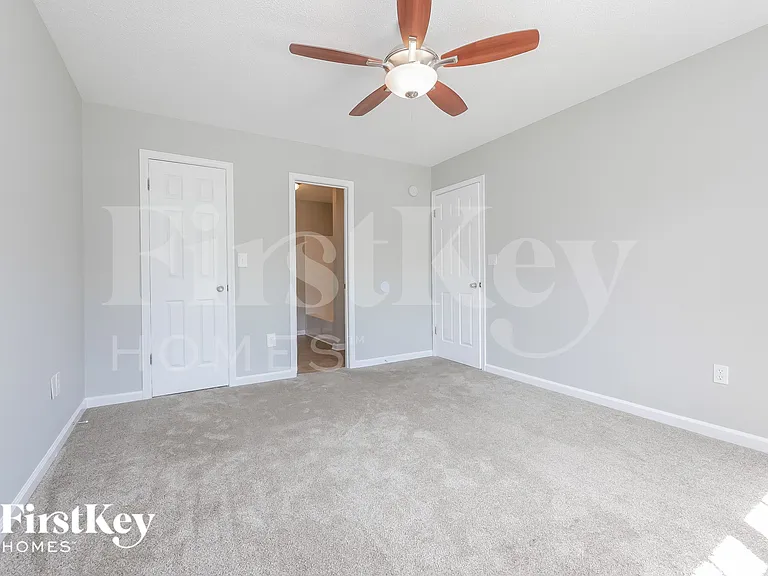 221 Whitney Ln — Photo 11