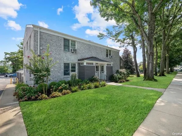 30 Glen Keith Rd #L, Glen Cove, NY 11542