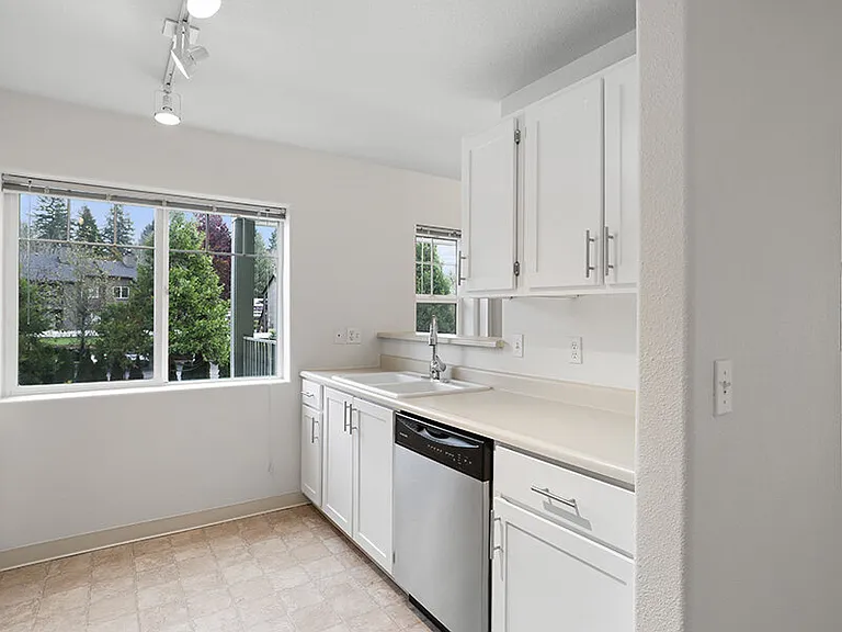Woodview — Photo 11