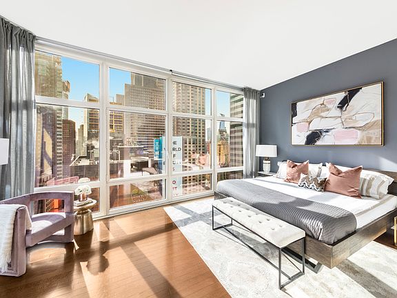 5th image of 1600 Broadway Ph5d