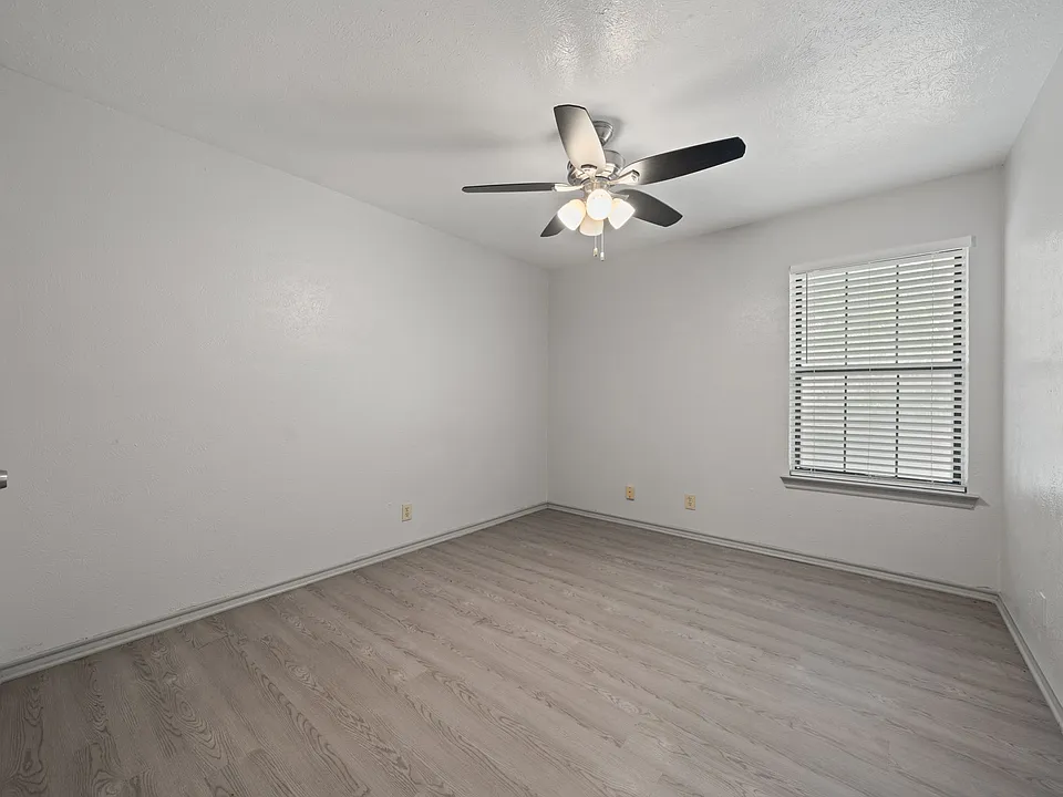 1108 N Elm St #6