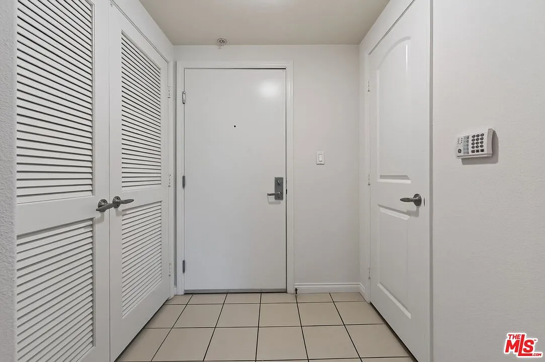 4 bed, 2.0 bath, 1500 sqft, $3,800 — Photo 4