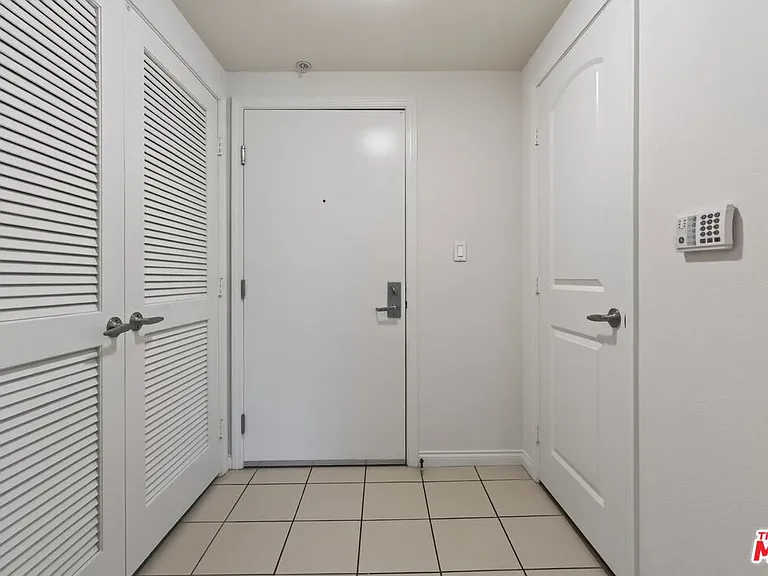 360 Avenue 26 #107 — Photo 5