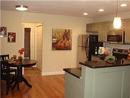 Great eat-in kitchen