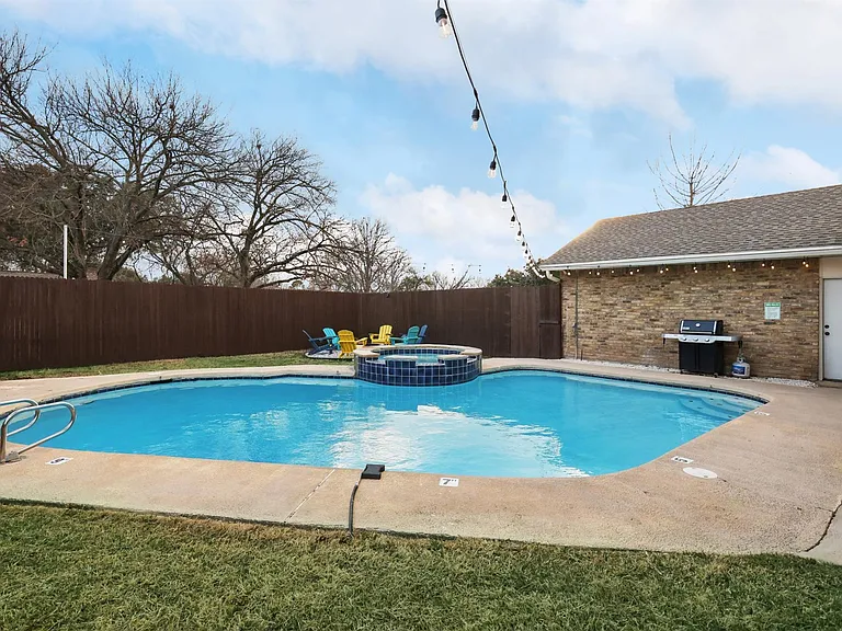 1044 Briarwood Ln — Photo 44