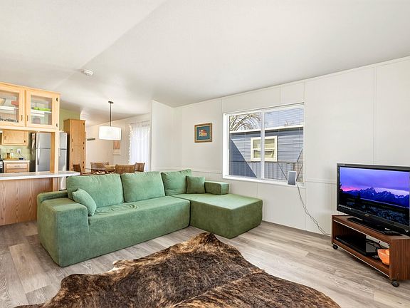 3rd image of 808 Avoca Ave Spc 18