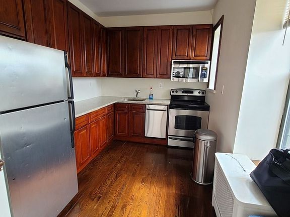 3rd image of 125 7th Ave Floor 4