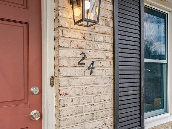 5th image of 24 La Salle Dr