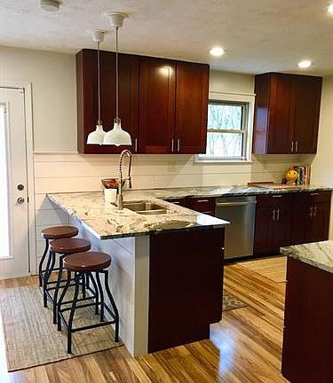 3rd image of 7 Thornbriar Ct