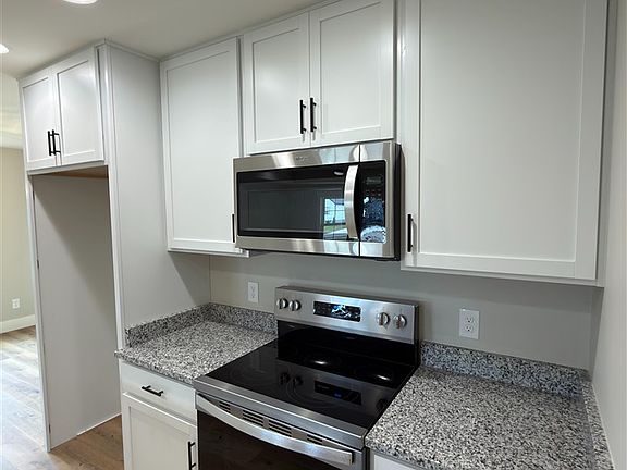 5th image of 100 Madeline Ct