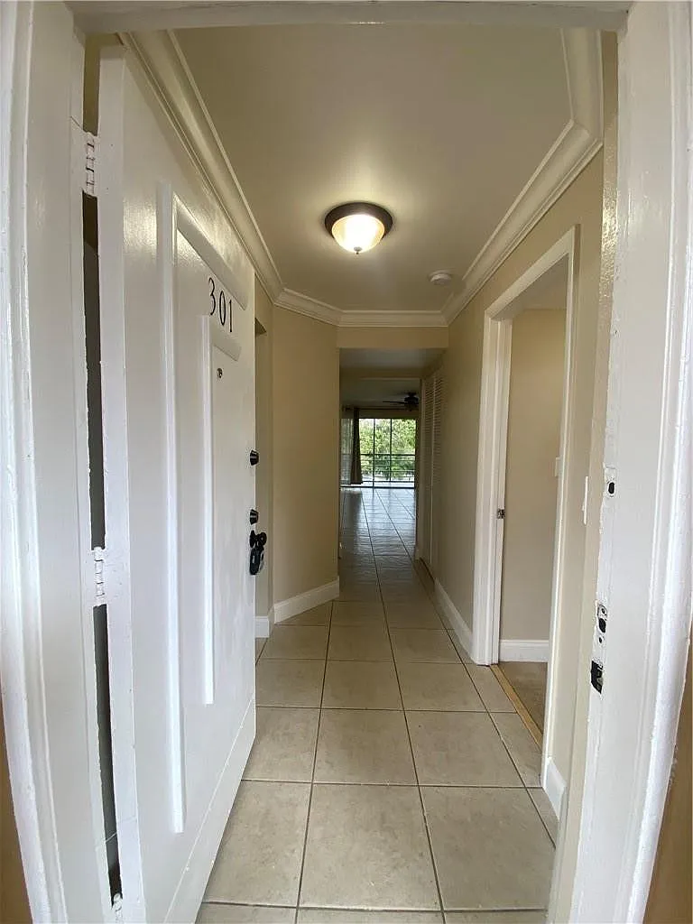 Building Photo - 4235 N University Dr #301