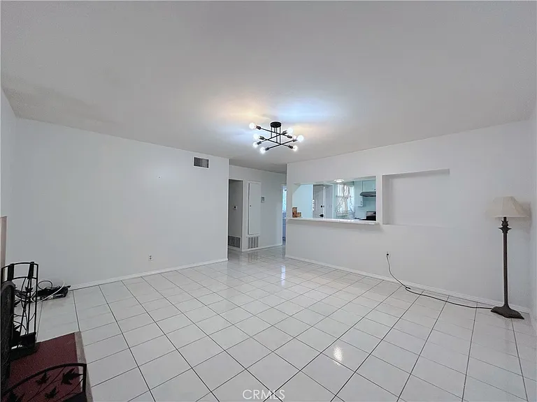 911 E La Verne Ave #1 — Photo 6