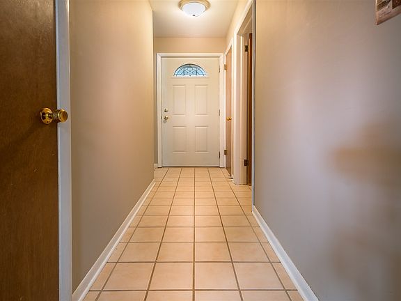 4th image of 3918 Thorton Dr