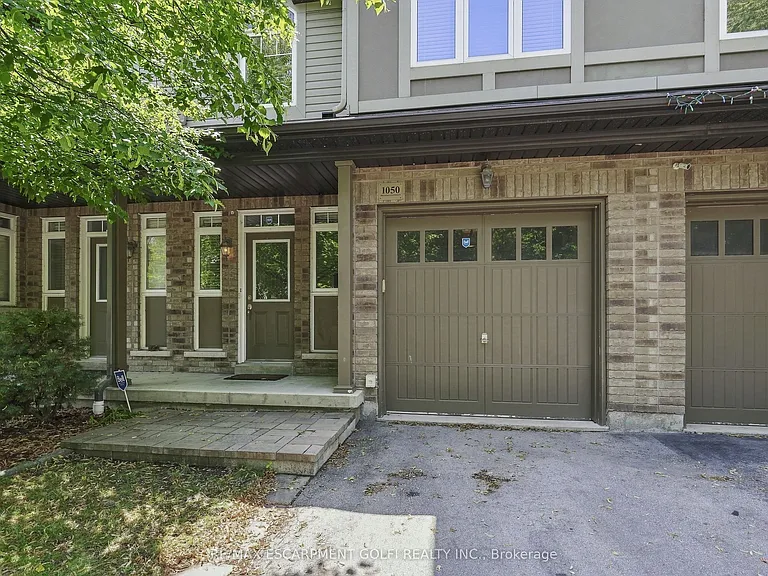 1050 Ryckman Cmn — Photo 3