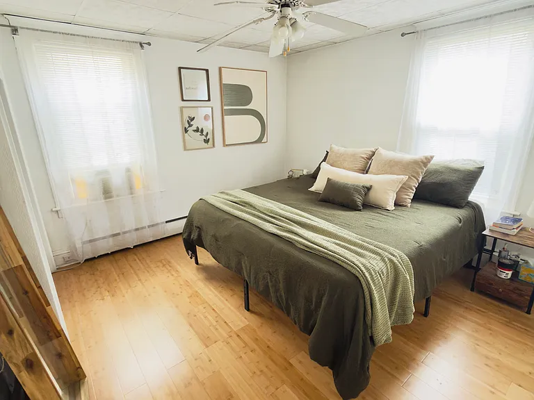 911 York Ave #1 — Photo 3