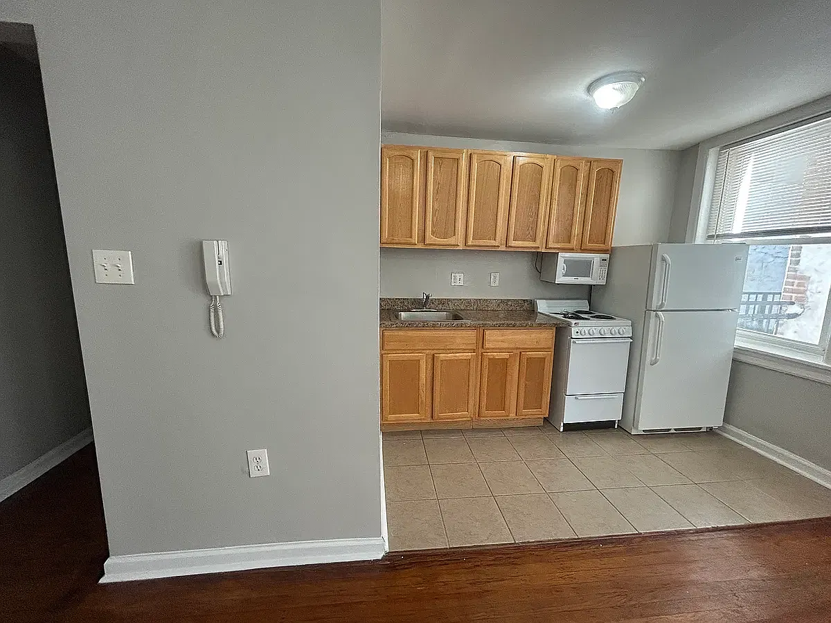 1 bed, $1,090 — Photo 3